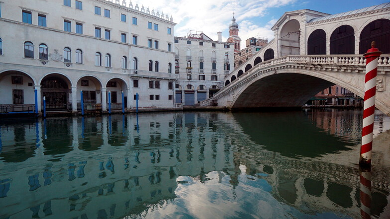 Die Rialtobrücke in Venedig.