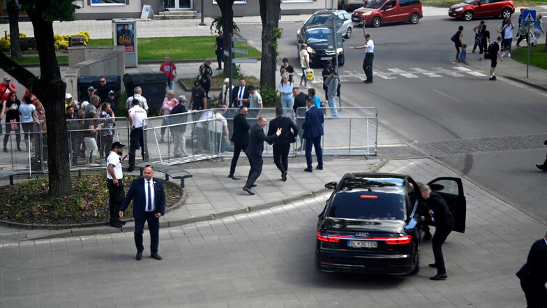 Slowakischer Premier Fico nach Attentat in Lebensgefahr - Verdächtiger festgenommen