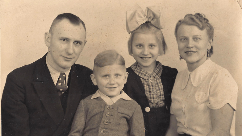 Die Familie Kusber um 1942 in Kattowitz: Vater Max, Mutter Elisabeth und die Kinder Norbert und Brigitte. In Weesenstein fanden sie 1945 eine neue Heimat.