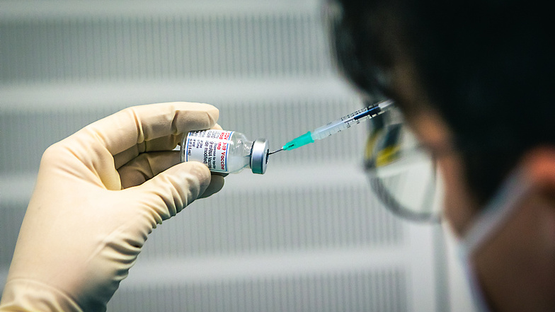 Für die Aufbereitung der Impfstoffe war gestern der MFA Johannes Filous verantwortlich. Je nach Impfstoff müssen verschiedene Dinge beachtet werden.
