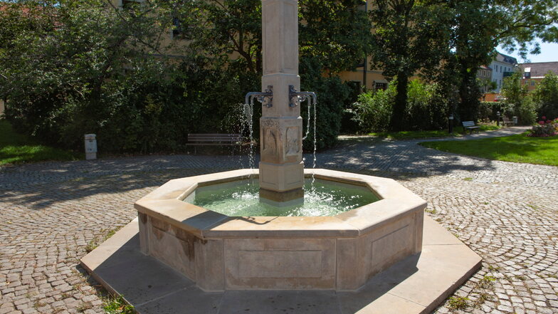 Der Vier-Tore-Brunnen auf der Mozartallee gehörte zu den ersten Wasserspielen, die Anfang Mai in Betrieb genommen wurden.