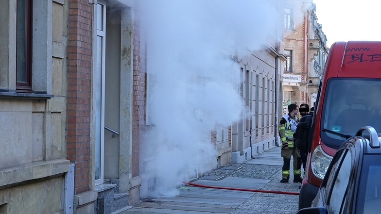 Wegen eines defekten Ventils an einer Fernwärmeanlage musste am Mittwoch die Feuerwehr nach Dresden-Pieschen ausrücken.