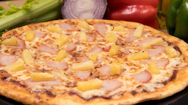 Die Pizza Hawaii ist seit ihrer Erfindung ein kulinarischer Zankapfel.