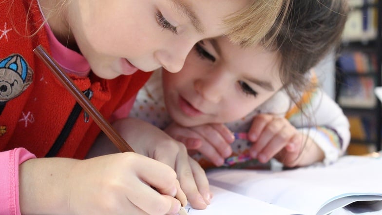 In der Grundschule passt es oft noch, doch Formeln, Kurven, Ableitungen, Stochastik machen die Mathematik für viele Schüler zum Angstfach. Schulen können mit lebensnahen und praxisbezogenen Lernbeispielen gegensteuern.