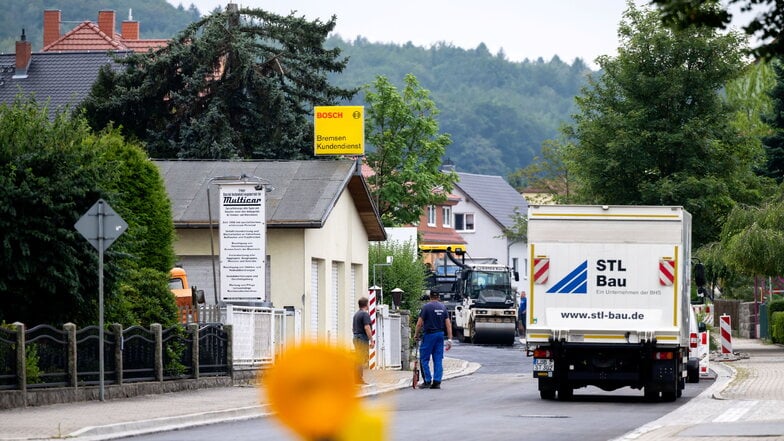 Die Baustelle an der Ortsdurchfahrt durch Demitz-Thumitz rückt am 16. August weiter ins Dorf hinein.