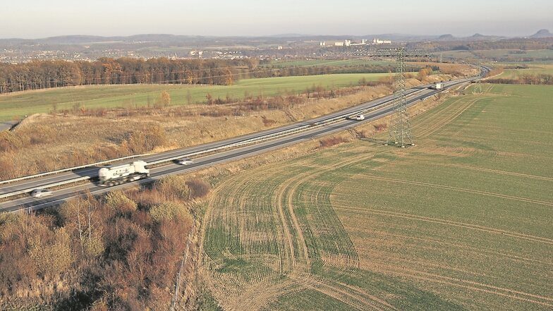 Auf heute mehrheitlich landwirtschaftlich genutzten Flächen am Pirnaer Autobahnzubringer soll ein Industriegebiet entstehen.