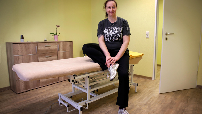 Physiotherapeutin Anja Frenger (45) hat an der Fichtestraße in Kamenz-Ost eine eigene Praxis eröffnet.