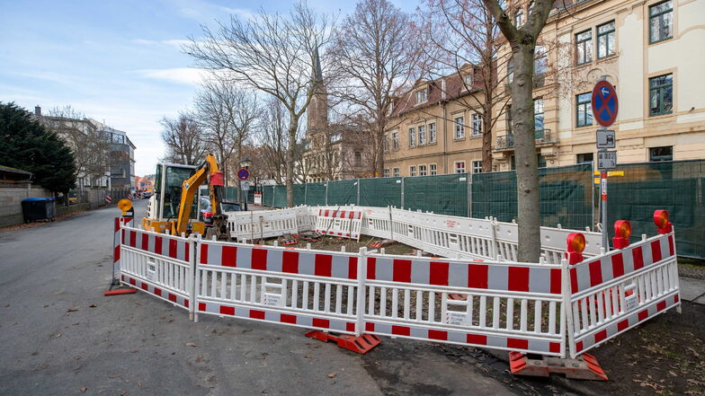 Kanalarbeiten an der Külzstraße in Pirna: Die Baustelle rückt jetzt in Richtung Tischerplatz weiter.