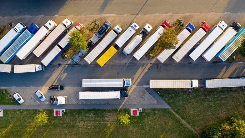 Mehr als 3000 Spediteure und Transportfirmen aus ganz Europa hatten die Lastwagenhersteller MAN, Daimler, DAF, Iveco und Volvo/Renault verklagt, weil die Unternehmen jahrelang Preislisten austauschten.