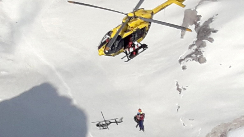 Retter der Bergwacht Grainau im Einsatz in der Zugspitzregion: Dort ist ein Bergsteiger abgestürzt und gestorben.