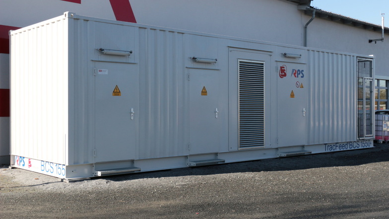 Die Akkus vom Batteriezug Coradia Continental können mithilfe des mobilen Lade-Containers „aufgetankt“ werden.