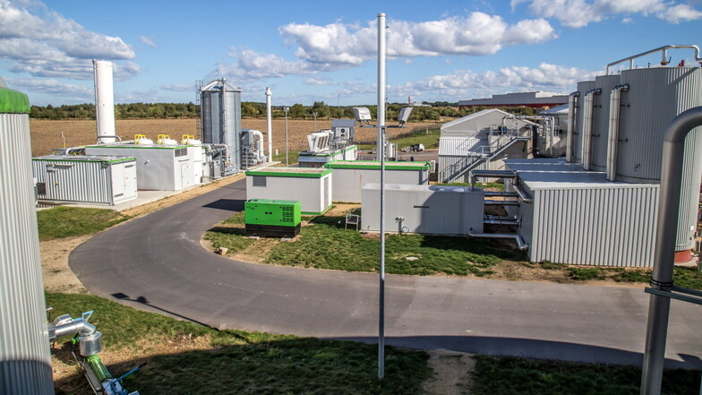 Im Kodersdorfer Industriegebiet arbeitet seit 2015 eine Biogasanlage. Sie produziert rund 63 Millionen Kilowattstunden an Biogas, das ist der Jahresbedarf von 2.700 Haushalten, und etwa fünf Millionen Kilowattstunden Strom.