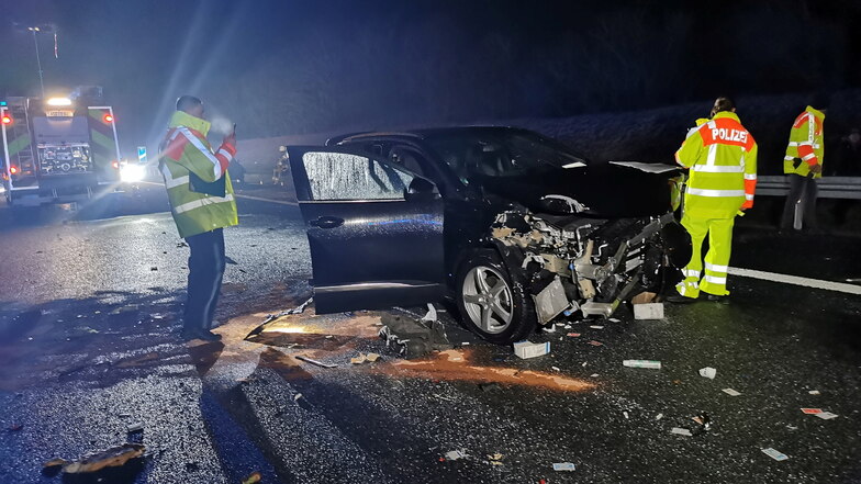 Neun Autounfälle haben sich auf der Autobahn 6 bei Amberg in der Oberpfalz wegen Straßenglätte ereignet.