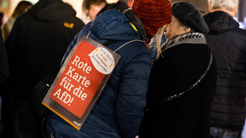 Teilnehmer der Demo gegen Rechts auf dem Görlitzer Marienplatz.
