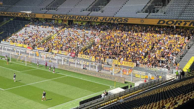 Großes Stadion, kleine Kulisse: Rund 3.000 Fans werden heute im Dortmunder Signal-Iduna-Park erwartet. Knapp 2.000 davon reisen aus Dresden an - und werden hier als Dortmunder Jungs bezeichnet.