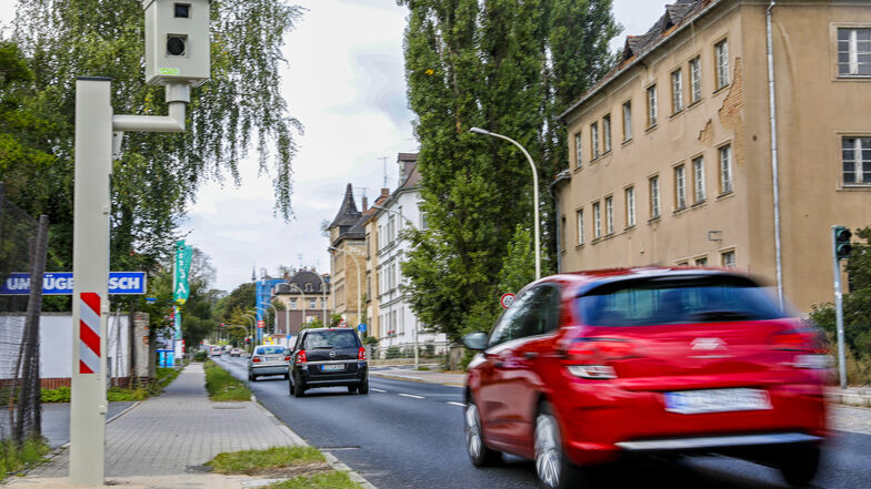 Die Position des Rotlicht-Blitzers an der Dresdner Straße sorgt für breites Unverständnis.
