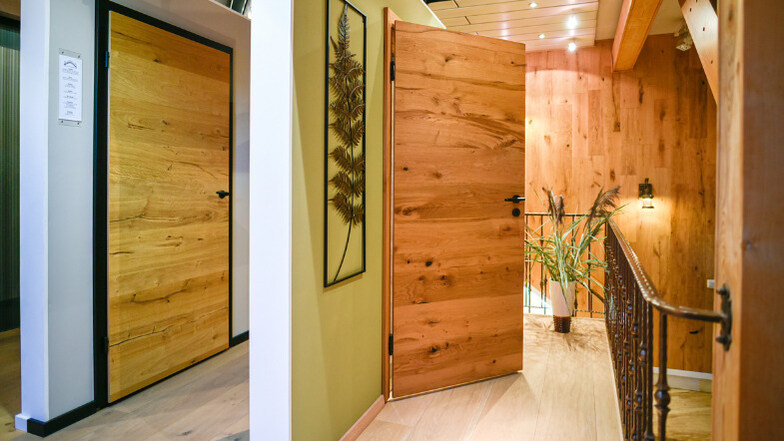 Ob elegant modern, rustikal, extravagant oder schlicht – bei der ELG Holz in Großenhain finden Sie garantiert die Innentüren, die sich harmonisch in Ihre Raumgestaltung einfügen.