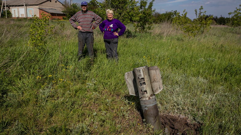 Eine russische Rakete ist im Garten eines Ehepaars am Rande der Separatistenregion gelandet, ohne zu explodieren.