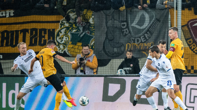 Sieg gegen Karlsruhe -  so lief Dynamos Auftakt nach Maß