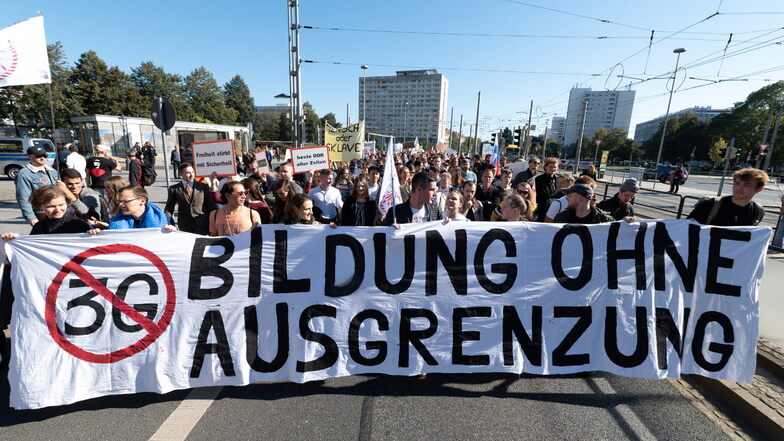 Unter dem Motto "Bildung ohne Ausgrenzung" zog die Demo vom Friedrich-List-Platz los in Richtung Innenstadt.