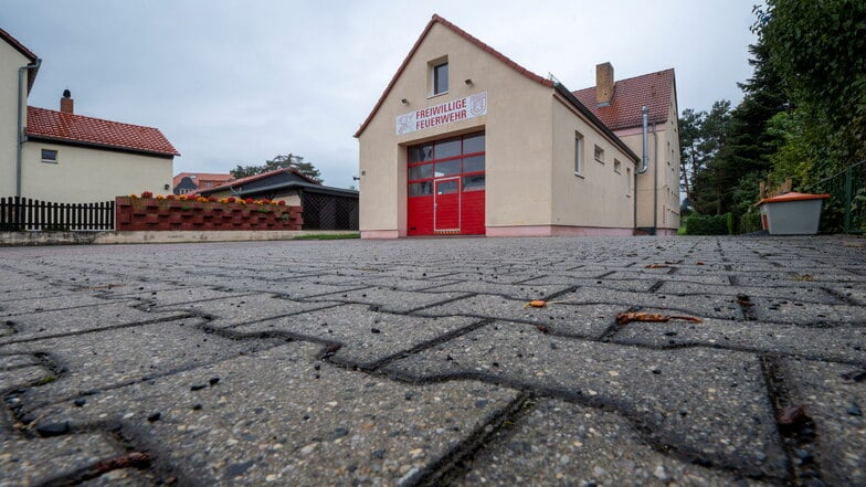 Das Feuerwehrgerätehaus in Boxdorf. Die Standortanalyse geht davon aus, dass das Quergebäude abgerissen und ein doppelt so langes ersetzt wird, in dem dann beide Fahrzeuge der Ortswehr Platz finden würden.