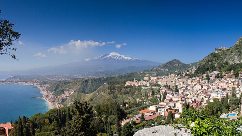 Panorama von Taormina mit dem Vulkan Ätna