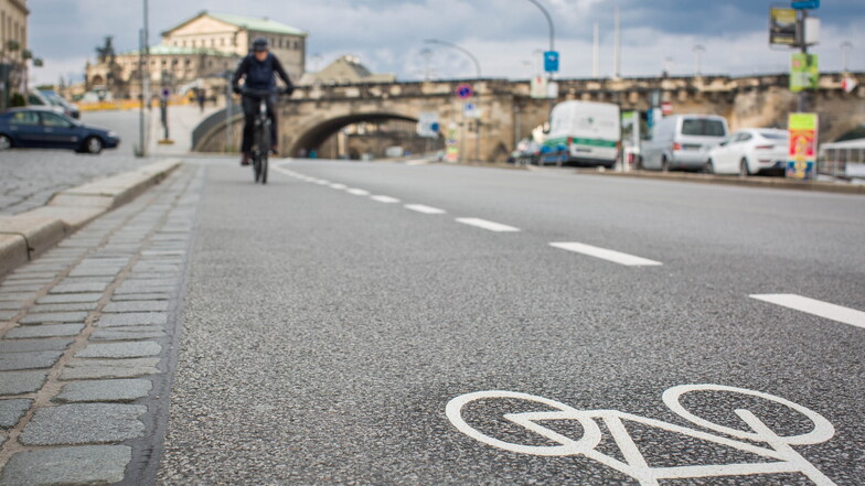 Ist der neue Radstreifen am Dresdner Terrassenufer wirklich sicherer?