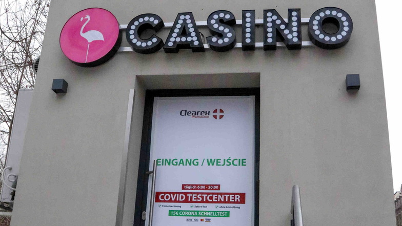 Das Flamingo-Casino auf der Görlitzer Bahnhofstraße war eine zeitlang Corona-Testzentrum. Nun will sich der Eigentümer von den neun Casinos im Kreis trennen.