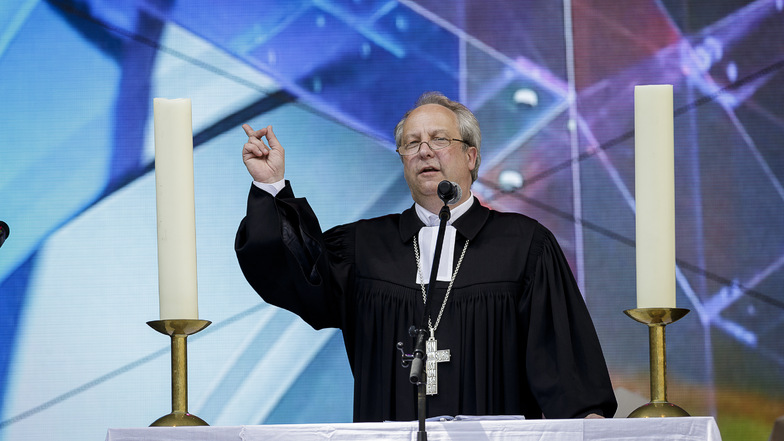 Der Berliner evangelische Bischof Christian Stäblein bei seiner Predigt.