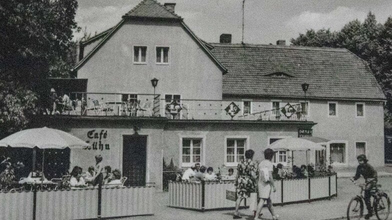 Volles Haus: das Café Kühn zu DDR-Zeiten. Die Terrassen oben und links stehen nicht mehr zur Verfügung.