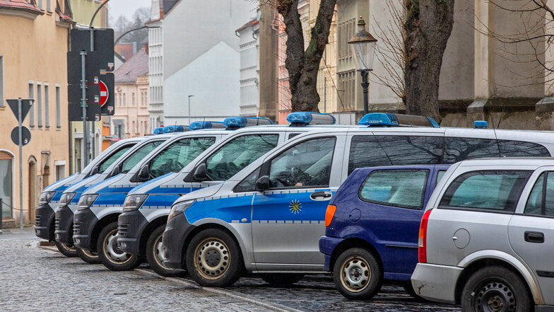 Die Polizei ist mit einer Flotte von über 300 Fahrzeugen einer der größten Diesel-Verbraucher im Kreis.