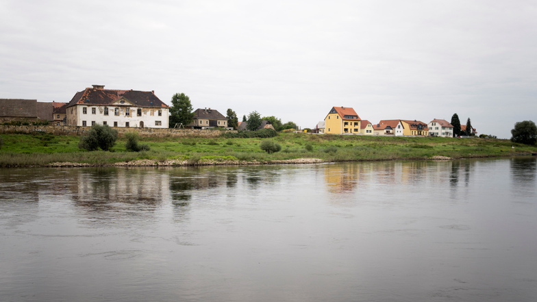 Die Ortschaft Promnitz an der Elbe von Riesa aus gesehen.