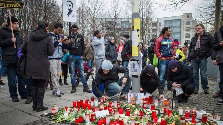 Auf der Gedenkveranstaltung wurde die Befürchtung geäußert, die Tötung von Khaled I. könne rassistisch motiviert gewesen sein. Dies ist im Moment jedoch nicht belegbar. Denn über den Tod des Asylbewerbers ist bislang wenig bekannt.