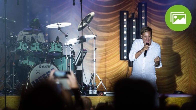 Dieter Bohlen mit typischer Pose. Der "Pop-Titan" trat in der Landskron Brauerei Görlitz auf.