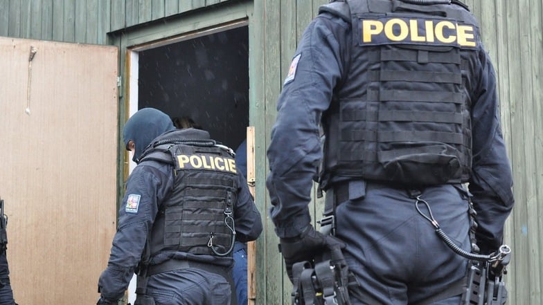 Tschechische Polizei hebt Schleuserbande aus