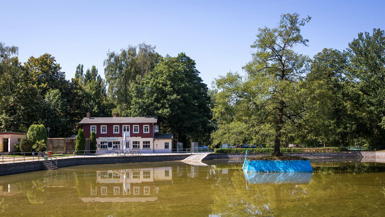 Im Alten Marienbad in Weißig dürfen Badegäste ab 11. Juli wieder ins Wasser steigen. Die Anzahl ist allerdings begrenzt.