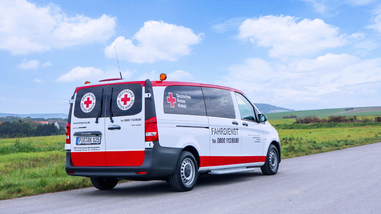 Neuer Wagen, neues Design: Der Pirnaer DRK-Fahrdienst bringt Patienten jetzt noch komfortabler ans Ziel.