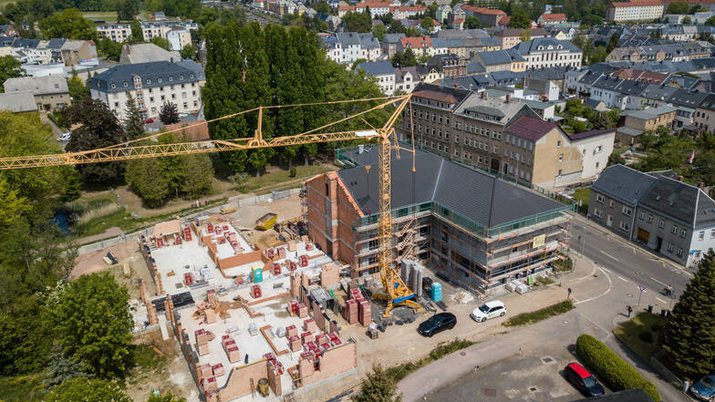 Das neue Pflegeheim "Care Palace" an der Dresdener Straße in Hartha sollte ursprünglich Ende 2020 fertig werden.