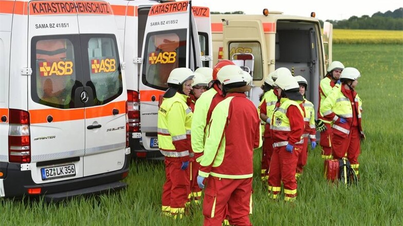 Bei einem Unfall auf der B 156 im Malschwitzer Ortsteil Briesing wurden am Mittwochabend mehrere Menschen verletzt.