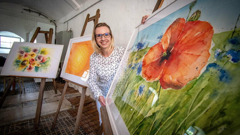 Claudia Werner aus Lugau im Erzgebirge hat die Aquarellmalerei für sich entdeckt. Zum Erntedankfest am Wochenende malt die mediale Künstlerin im Kapitelsaal.