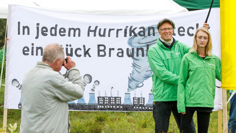 Die Umweltschützer von Greenpeace haben sich am Sonnabend auch am Dreiländerpunkt bei Zittau gegen die weitere Kohleverstromung ausgesprochen.