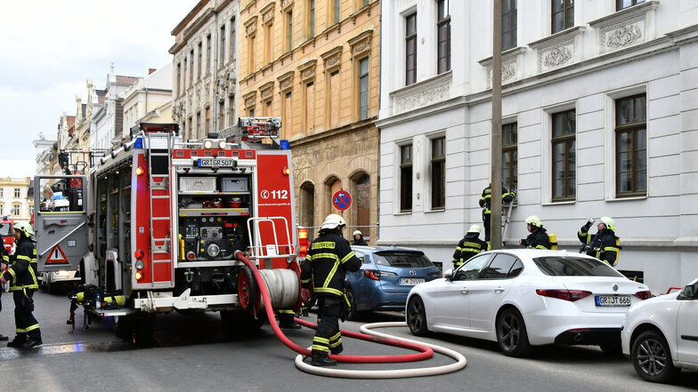 Bei einem Wohnungsbrand auf der Bismarckstraße in Görlitz ist am 1. Mai ein 64-jähriger Mann ums Leben gekommen.