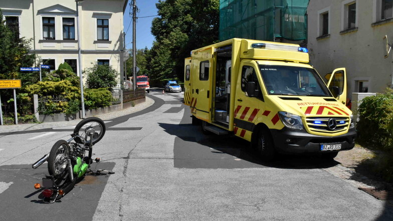 In Gaußig kam es zu einem Unfall, bei dem ein Moped-Fahrer leicht verletzt wurde.