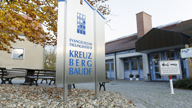 Aus der evangelischen Tagungsstätte in Jauernick-Buschbach wird das Hotel Kreuzbergbaude.