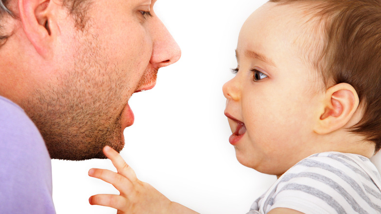 Sinnvoll und alles andere als albern: Mit Babysprache die Sprachentwicklung des Nachwuchses fördern.