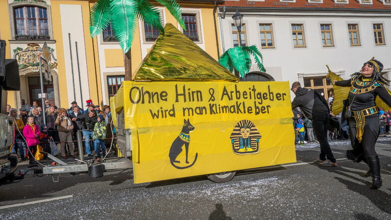 Klare karnevalistische Kritik.