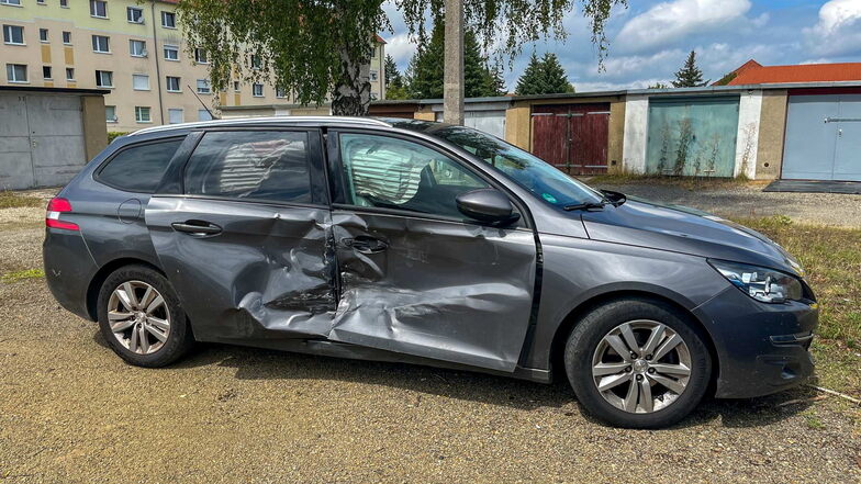 Der 32-jährige Fahrer des Peugeot übersah ein Auto an einer Kreuzung.