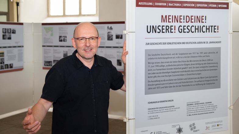 Andreas Görlitz vom Eine-Welt-Verein baute die Ausstellung "Meine! Deine! Unsere! Geschichte!" in der Marienkirche Großenhain auf.