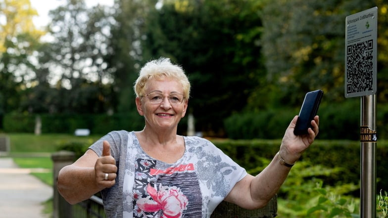 Isolde Russig freut sich über das neue Projekt im Schlosspark in Großharthau. Mithilfe des Audioguides können Besucher nun auf eigene Faust das Park-Denkmal erkunden.