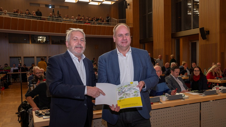 OB Dirk Hilbert (rechts) und Bundesgartenschau-Chef Jochen Sandner werden in den nächsten Jahren noch viel miteinander zu tun haben.